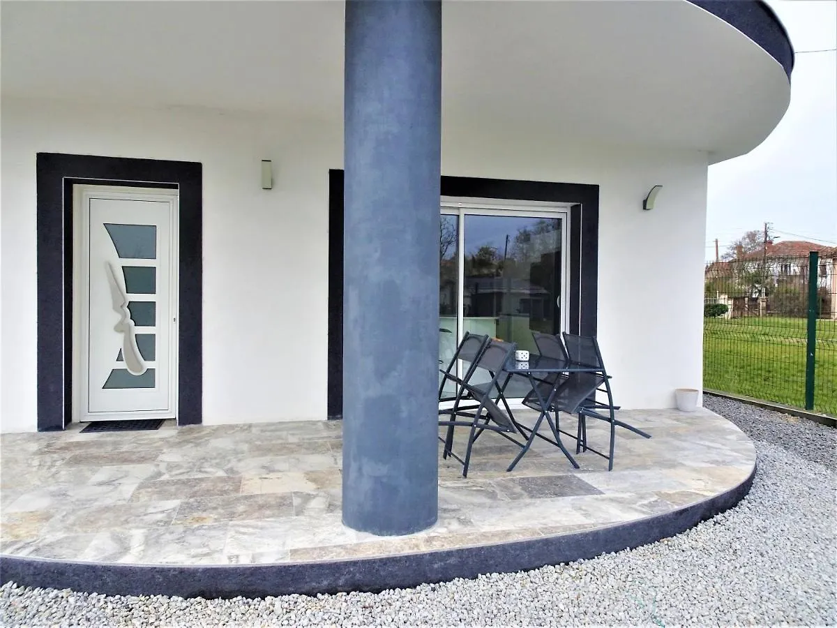 Villa Sapiac: Modern Italian-Inspired Retreat with Private Pool Montauban